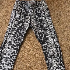 Feed Me Fight me full length leggings, size medium.